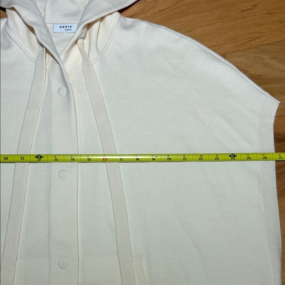 AKRIS Punto Cap Sleeve Merino Wool Snap Front Hooded Sweater - Picture 8 of 14